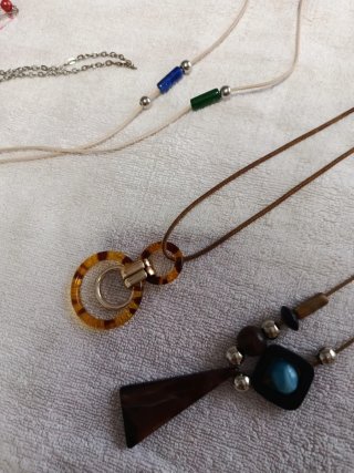 Lote collares fantasía rojo y verde