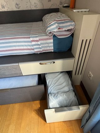 Cama compacta madera lacada