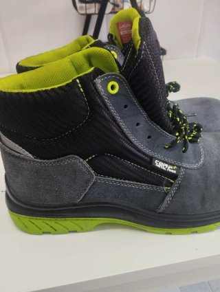 Botas de seguridad Bellota grises y verdes