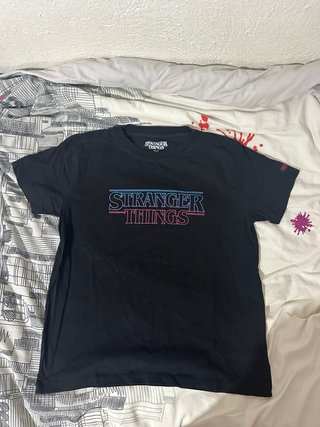 Camiseta Stranger Things Oficial Pull&Bear Negra