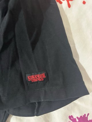 Camiseta Stranger Things Oficial Pull&Bear Negra