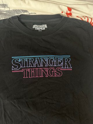 Camiseta Stranger Things Oficial Pull&Bear Negra