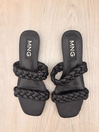 Sandalias MNG negras trenzadas
