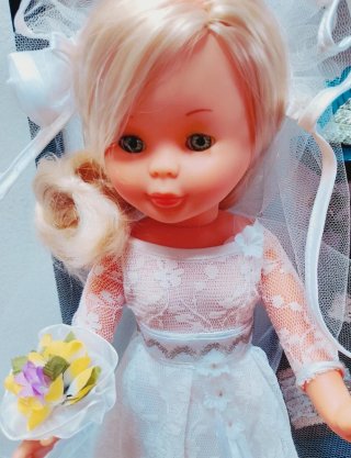 Nancy Novia Muñeca Vestido Blanco