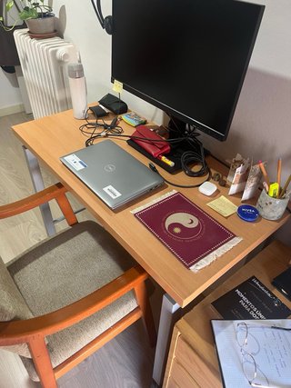 Sillón de escritorio de pana y madera