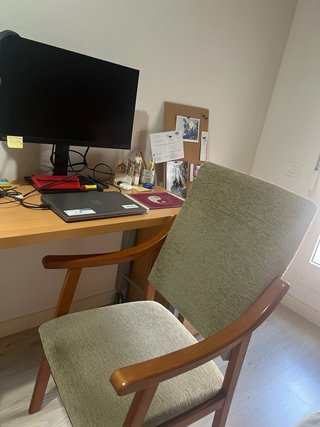 Sillón de escritorio de pana y madera