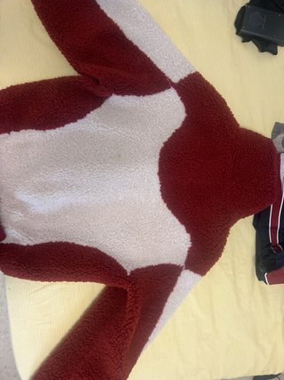 Chaqueta Bershka Y2K Beige y Rojo