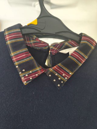 Vestido de punto con cuello estampado