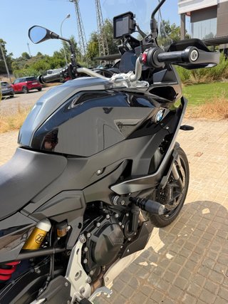 BMW F900XR Triple Black