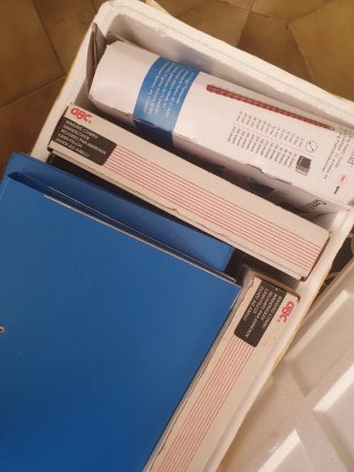 Encuadernadora de espirales y canutillos