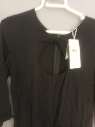 Vestido negro con cremallera