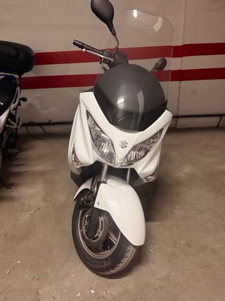 Suzuki Maxi Scooter Blanca