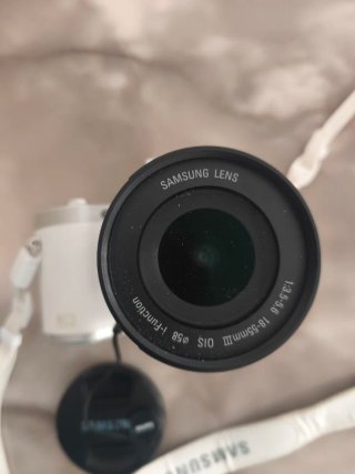 Cámara Samsung NX300 + Objetivo 18-55 OIS con caja