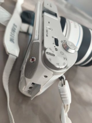 Cámara Samsung NX300 + Objetivo 18-55 OIS con caja