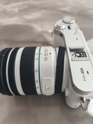 Cámara Samsung NX300 + Objetivo 18-55 OIS con caja