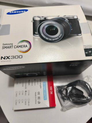 Cámara Samsung NX300 + Objetivo 18-55 OIS con caja