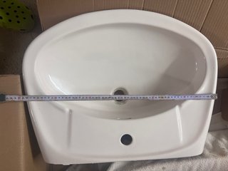 Lavabo de cerámica con pie