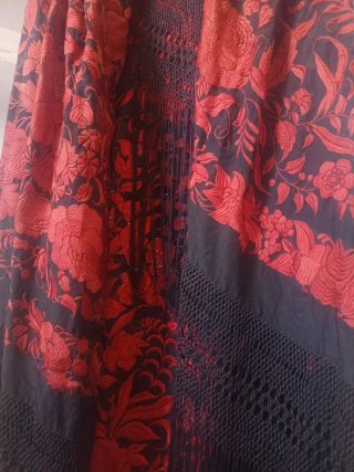 Antiguo Mantón de Manila Rojo y Negro