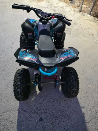 Quad infantil negro y azul