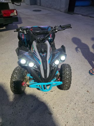 Quad infantil negro y azul