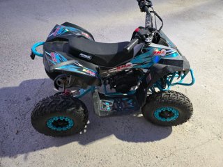 Quad infantil negro y azul