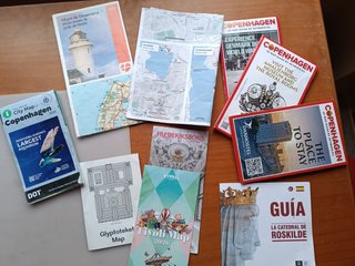 Libro y lote de folletos de Copenhague y alrededor