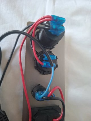 Adaptador Multifunción Coche 12V-24V