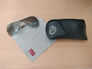 Gafas de sol Ray-Ban plateadas y negras