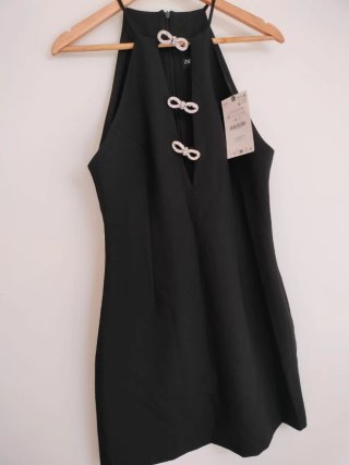 Vestido negro Zara con detalles joya S y M