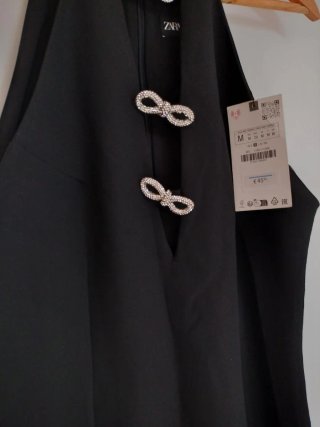 Vestido negro Zara con detalles joya S y M