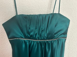 Vestido verde fiesta con pedrería