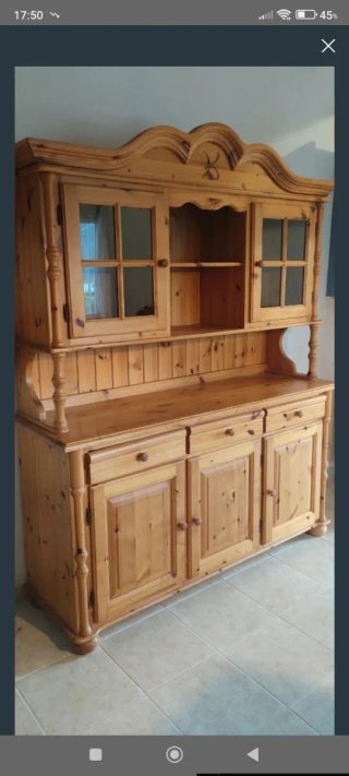 Alacena de madera en buen estado