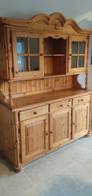 Alacena de madera en buen estado