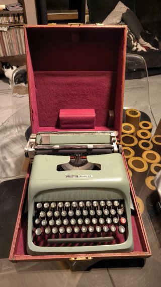 Máquina de escribir Olivetti Studio 44