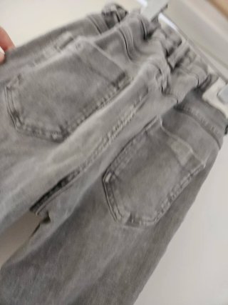 Pantalón vaquero niña T.10 Mango gris