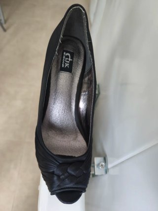 Zapatos de tacón negros. Puestos una sola vez.