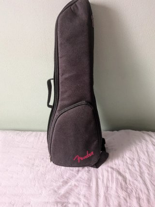 Ukelele Kala Azul con Funda Fender