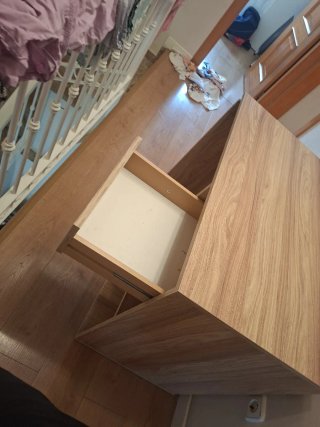 Mesa estudio madera con cajón y estantes