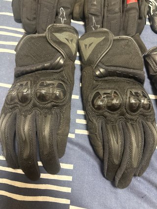 Guantes Alpinestars y Dainese