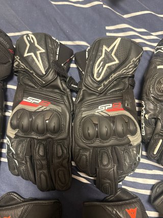 Guantes Alpinestars y Dainese
