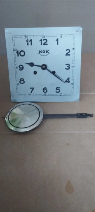Maquina antigua de reloj de pared