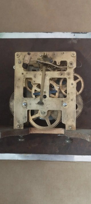 Maquina antigua de reloj de pared