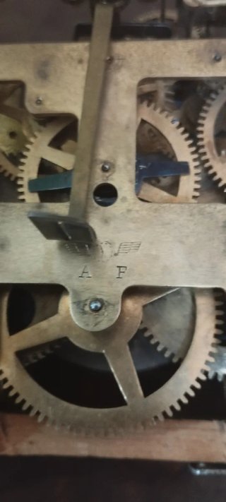 Maquina antigua de reloj de pared