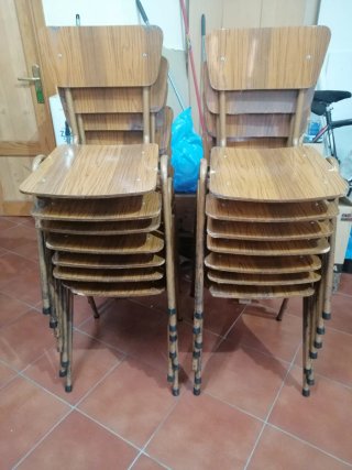 14 Sillas apilables en hierro y formica