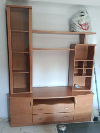 Mueble de salón madera y cristal