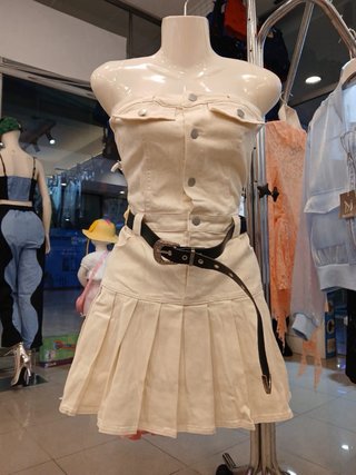 VESTIDO. VAQUERO ;DE VUELO  IDEAL.  PA VACACIONES