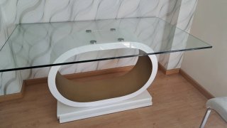 Mesa de cristal  de diseño y madera moderna