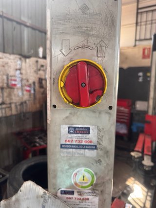 Elevador de coches taller