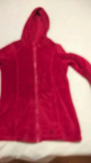 Chaqueta polar con capucha