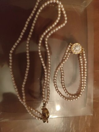 Aderezo de oro con perlas y cristales para niña
